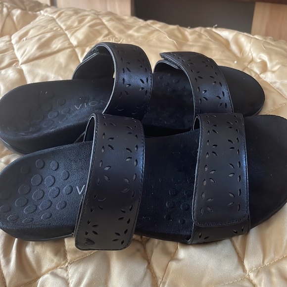 VIONIC 6.5 Velcro #2. Straps across LNWOT podiatrist design sandal - Picture 3 of 10